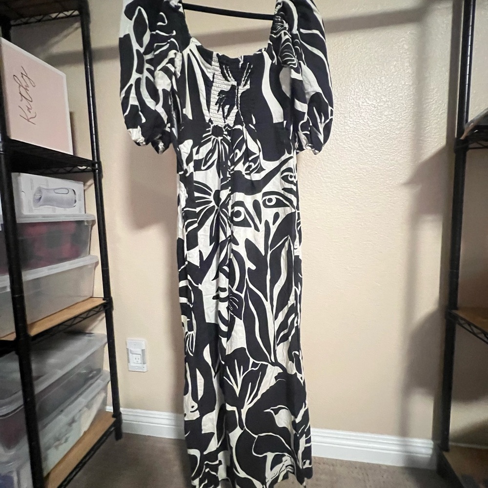 Farm Rio x Anthropologie Puff-Sleeve
Printed Linen Jumpsuit - Picture 5 of 15